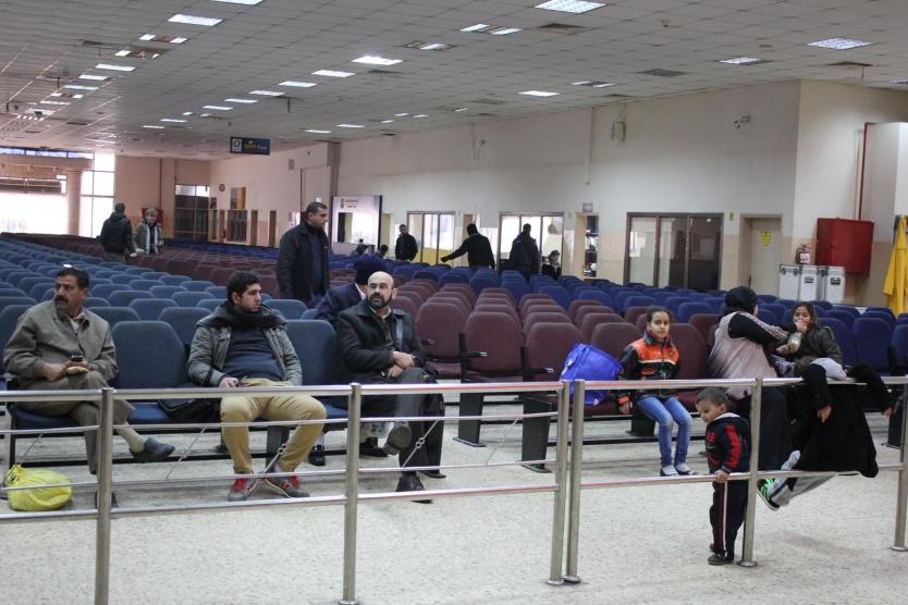 الاحتلال يمنع سفر مواطنيْن من معبر الكرامة