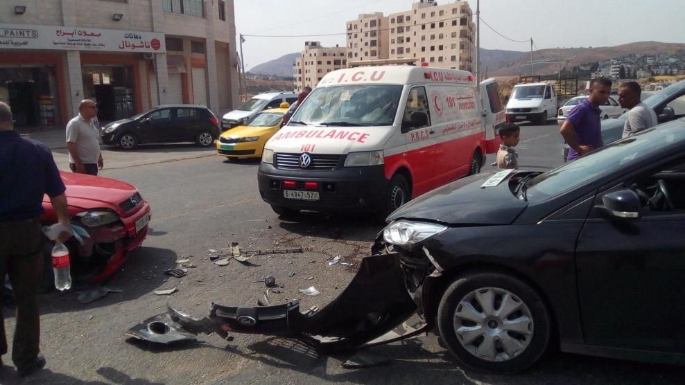 8 اصابات بينهم عائلة كاملة في حادث سير بخانيونس