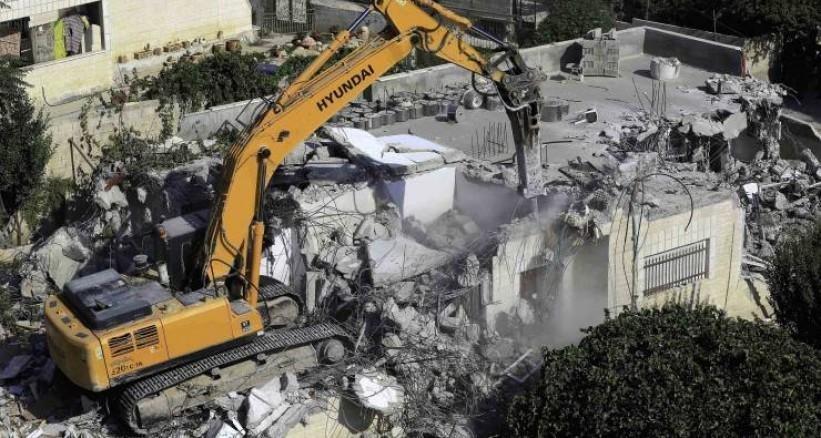 الاحتلال يشرع بهدم اسكانين من عدة طوابق قيد الإنشاء في بيت جالا