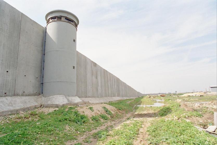 الاحتلال سيُعيد نشر قواته في ضواحي القدس خلف الجدار