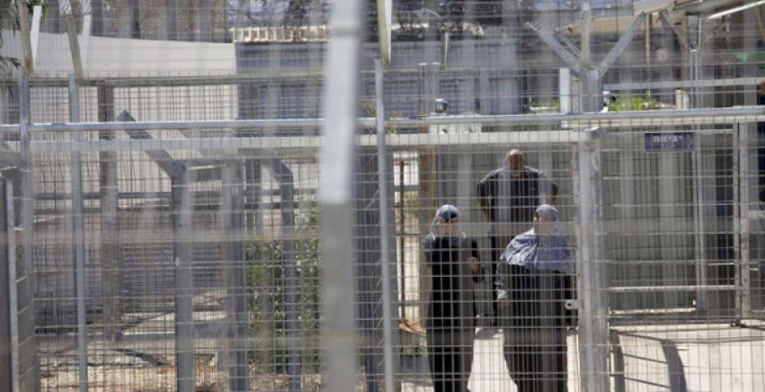 حمدونة: إدارة السجون تمعن في إيذاء الاسيرات