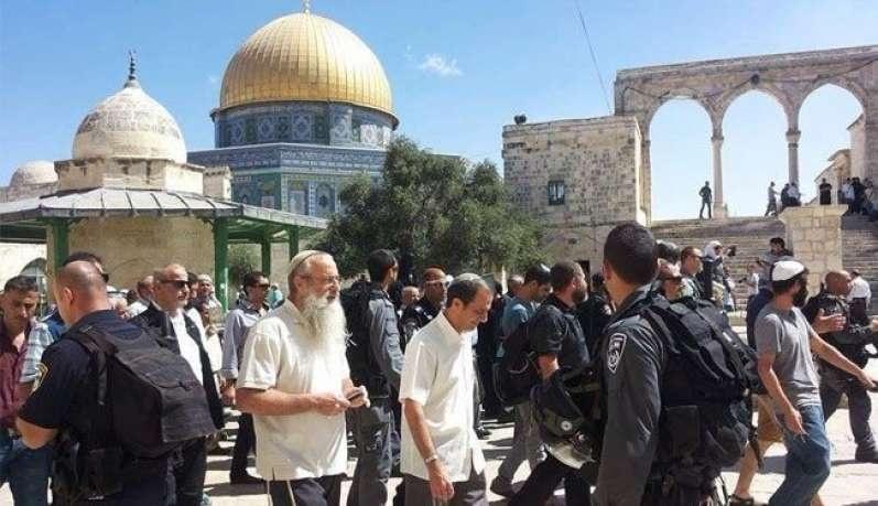 مستوطنون يجددون اقتحاماتهم للمسجد الأقصى