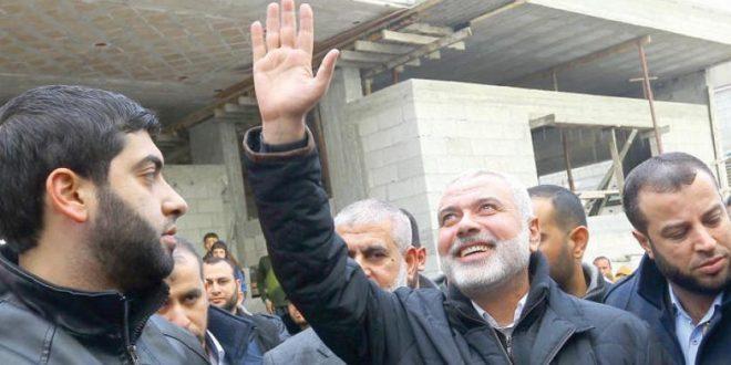 وفد من حركة حماس برئاسة هنية يغادر غزة باتجاه القاهرة