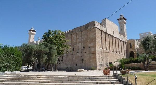 اعتقال مواطن  بزعم حيازته سكين قرب الحرم الابراهيمي في الخليل 