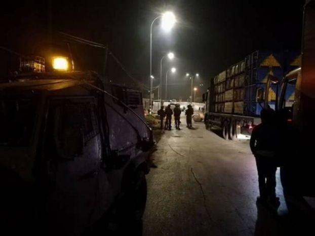 الاحتلال ينسحب من بيتا بعد مواجهات وإغلاق مدخل البلدة بالسواتر الترابية