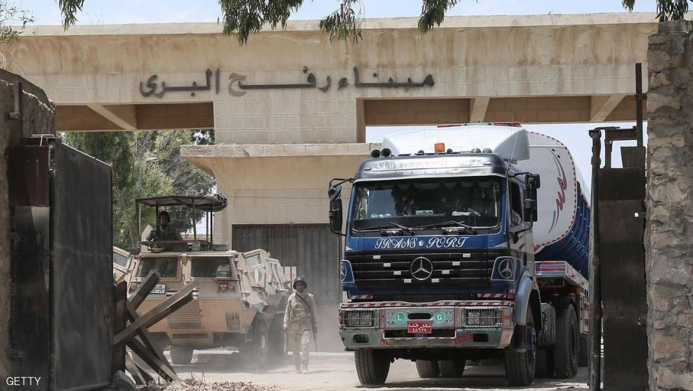 دخول شاحنات محملة بالوقود عبر معبر رفح