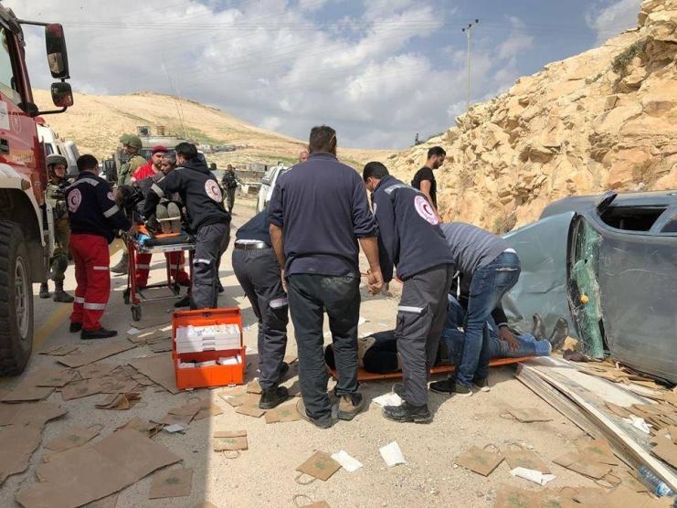 اصابة ستة مواطنين في حادث سير على طريق الكسارات شرق القدس 