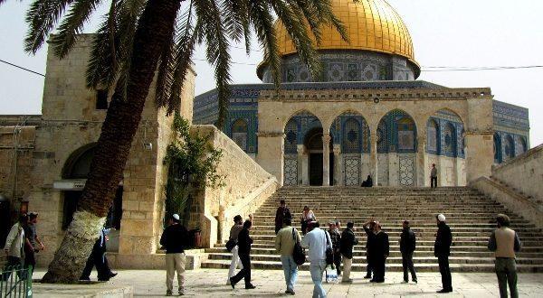 مستوطنون يقتحمون المسجد الأقصى