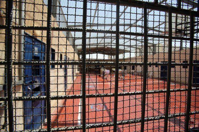 450 اسيرا اداريا يقاطعون محاكم الاحتلال لليوم الـ14