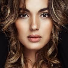 بالفيديو- عربية تهزّ مسرح 
