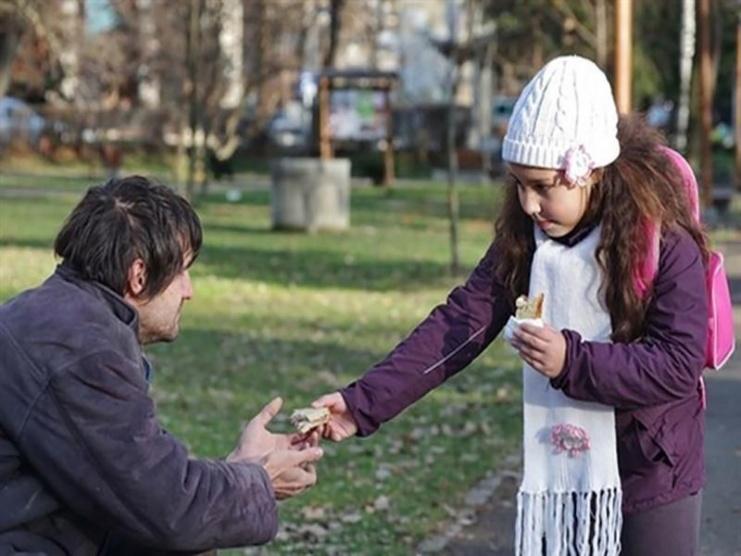إنفاقك المال على غيرك والضحك بوجهه مكافأة لك.. دراسة جديدة تفسر ذلك علمياً