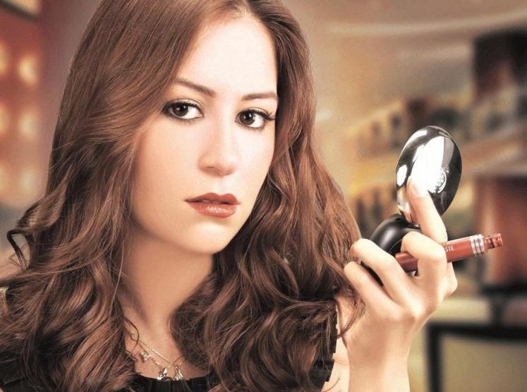 منة شلبي: عدم الزواج لا يجعلني