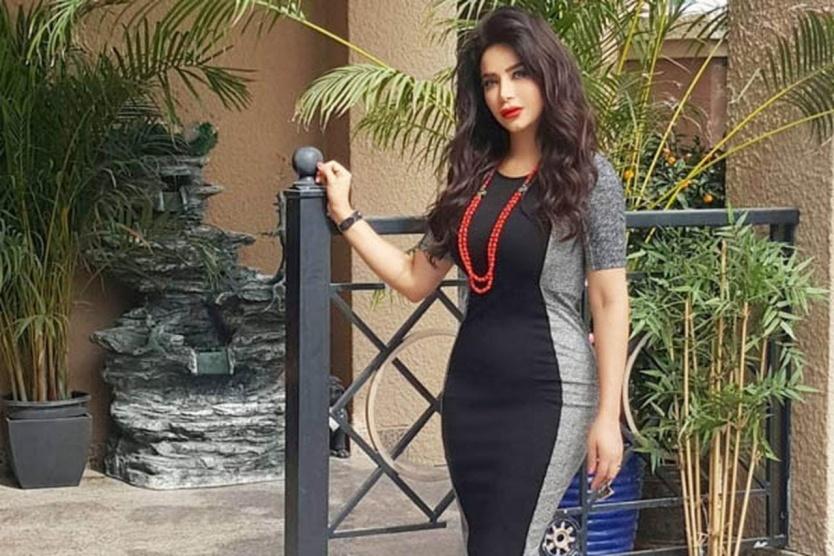 بعد زواجها من رجلين.. لجين عمران تغادر 
