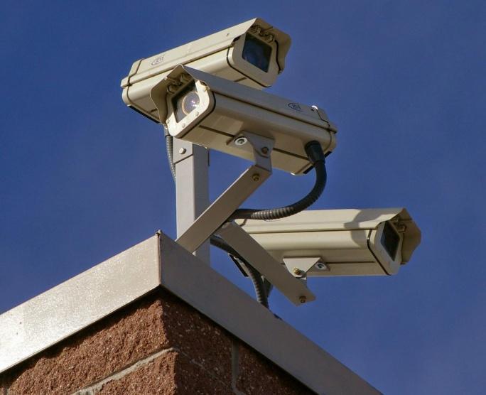 الاحتلال ينصب كاميرات مراقبة جديدة بالخليل