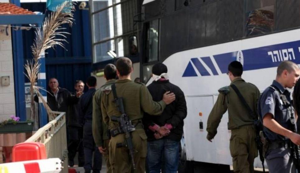 الاحتلال يعتقل زوجة أسير من يعبد أثناء زيارته