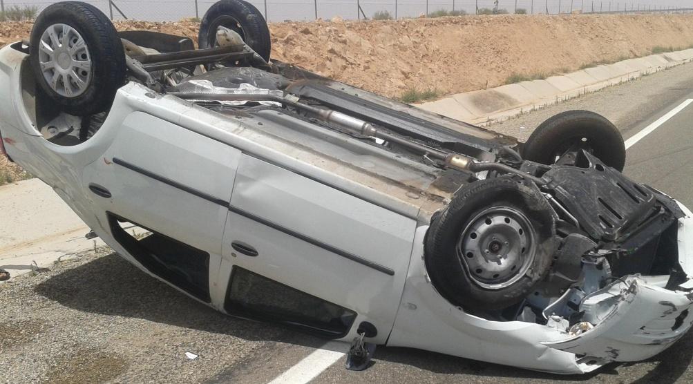 اصابة 4 مواطنين اثر انقلاب مركبة شمال الخليل