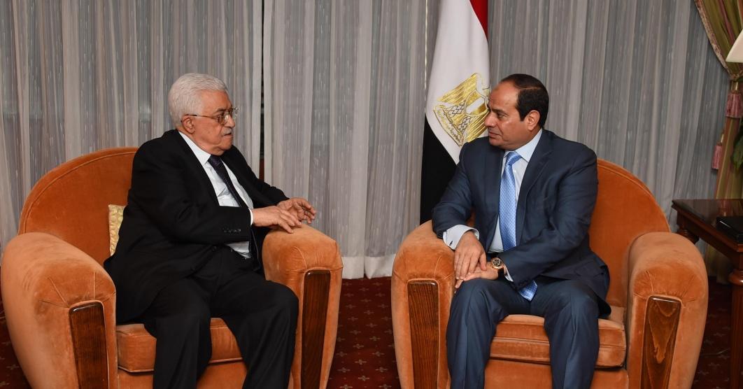 السيسي يؤكد لعباس ضرورة المضي بالمصالحة واحتواء الخلافات