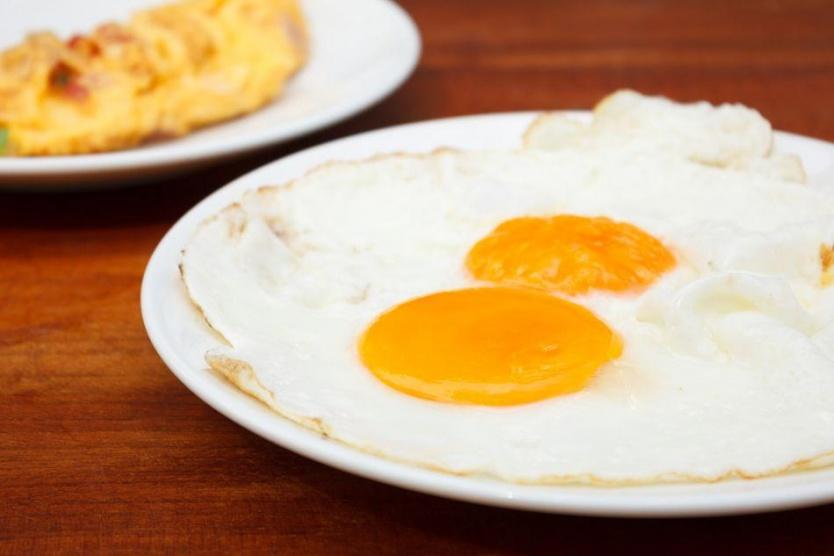 معلومات صحية عن البيض.. وهل يفضّل أكله مسلوقاً أو مقلياً؟