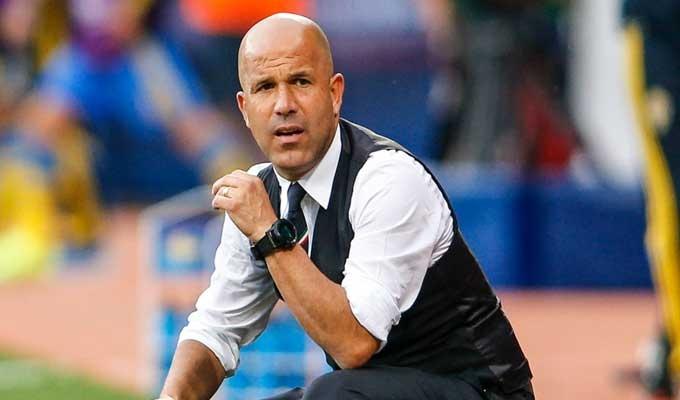 مدرب إيطاليا يفقد أعصابه بسبب الصحافة