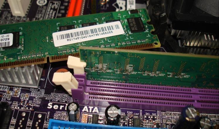 كيف تركب وحدات ذاكرة 