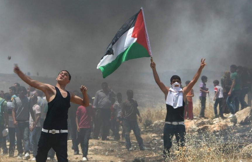 الفلسطينيون يستعدون للزحف الى الحدود