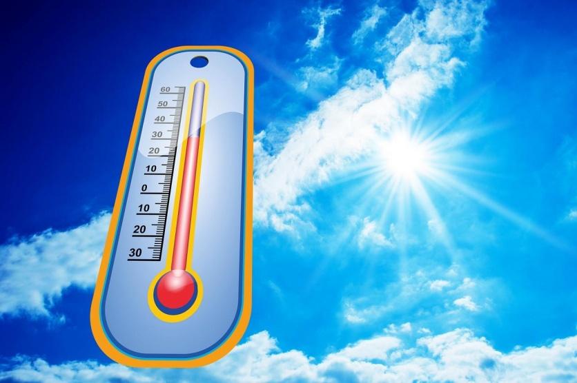 الطقس: أجواء حارة نهاراً وباردة ليلاً