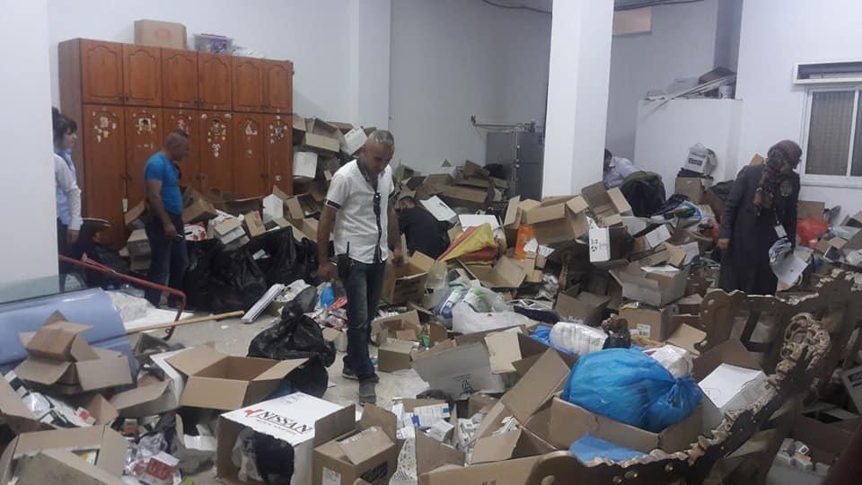 نيابه وشرطة وصحة بيت لحم يغلقون صيدليتين ومستودعين لوجود عقاقير خطره ومخدرات وادوية منتهية الصلاحية.