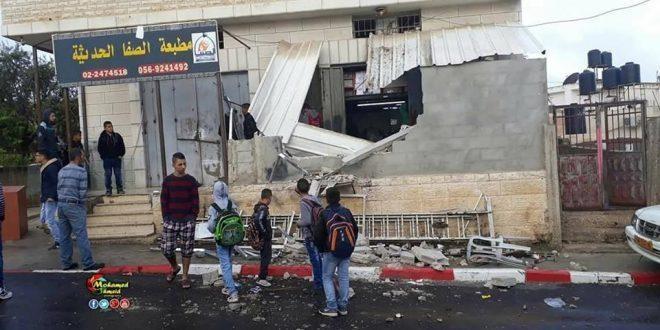 الاحتلال يهدم جزءا من مطبعة ويستولي على محتوياتها ويغلقها في القدس 