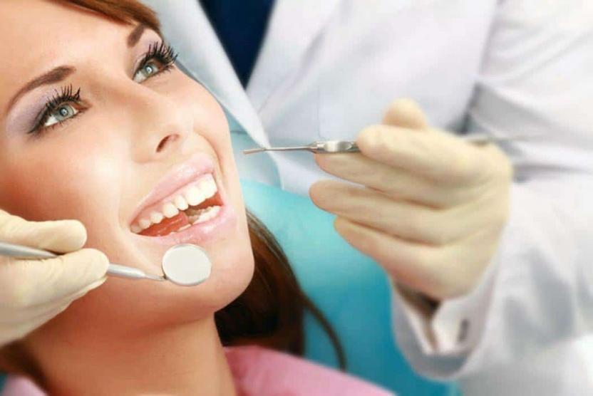 تقنية حديثة لإعادة زرع مينا الأسنان بعد التسوس
