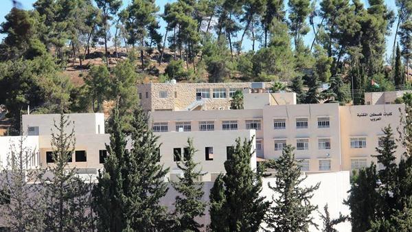 الاحتلال يعيد فتح مدخل جامعة فلسطين التقنية خضوري - العروب شمال الخليل