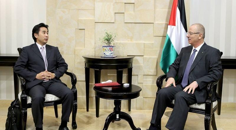 الحمد الله يستقبل نظيره الياباني في المنطقة الصناعية الزراعية بأريحا ويجري جولة فيها