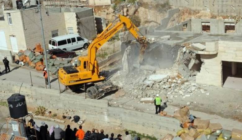 الاحتلال يُخطر بهدم 3 منازل شمال القدس خلال 72 ساعة