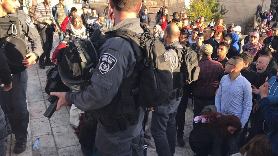 الاحتلال يقمع وقفة أمام باب العامود ومواجهات في العيزرية وأبو ديس