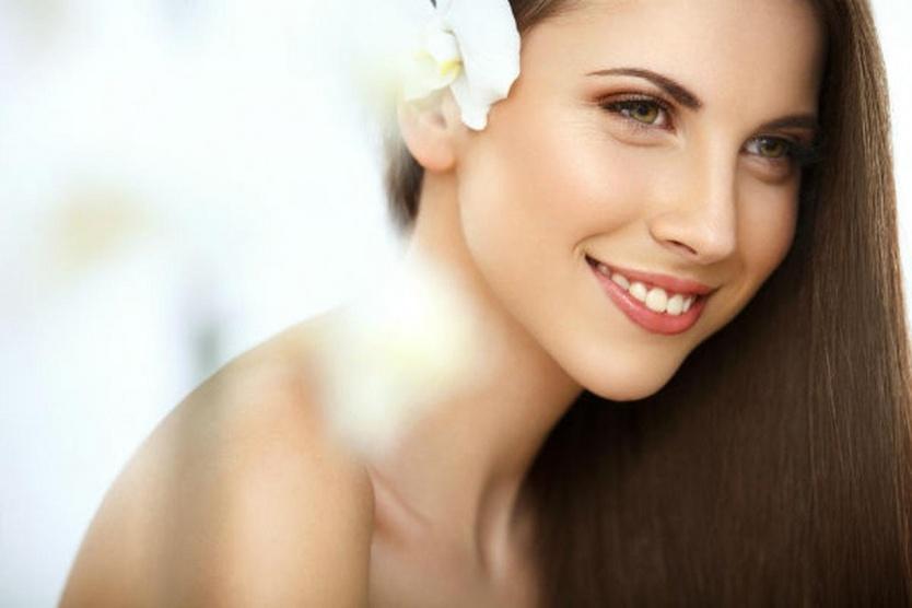 هكذا تتخلصن من لمعان البشرة في الصيف