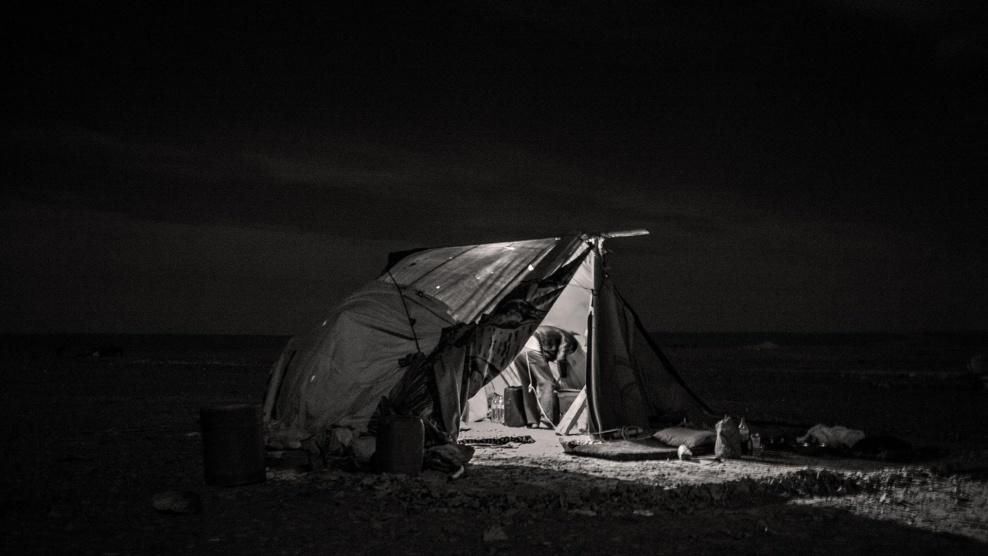 رجل يعيش في غابة فرنسية ويروع سكان قرية مجاورة!