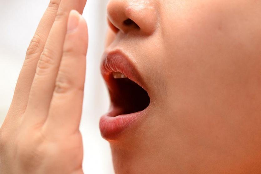 خطوات تخلصك من رائحة الفم في رمضان