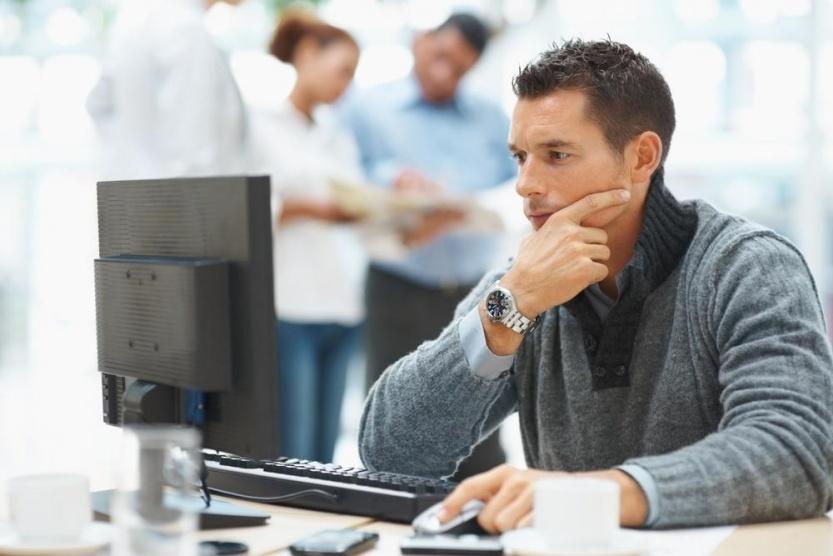 متى تحتاج إلى نظارة للشاشة؟