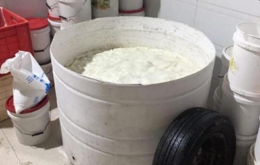 إيقاف معمل لتصنيع الألبان عن العمل في الخليل