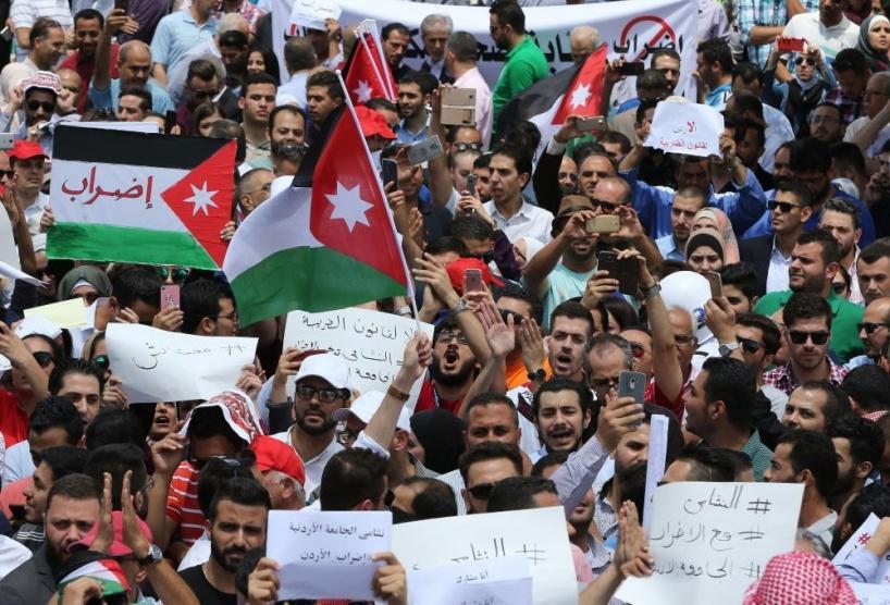 الاردن يلغي قانون الضريبة وانتهاء الاحتجاجات