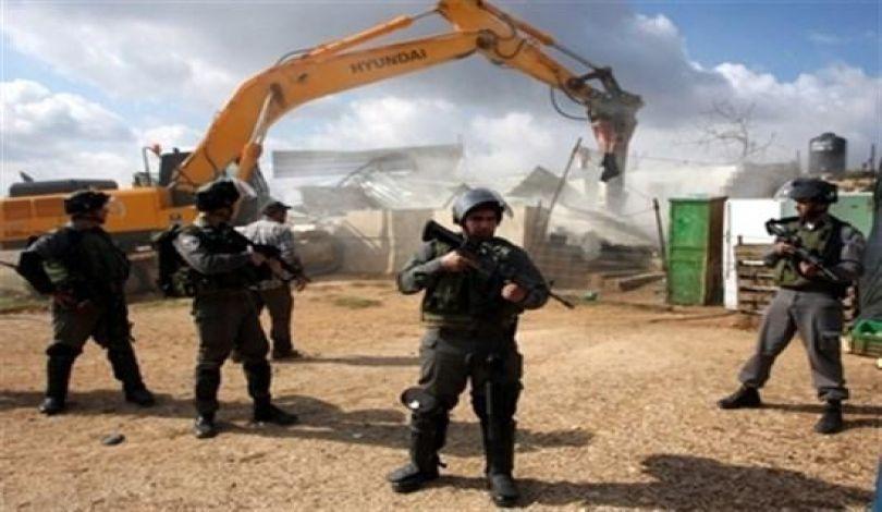 الاحتلال يخطر بهدم عدد من المنازل في الاغوار الشمالية