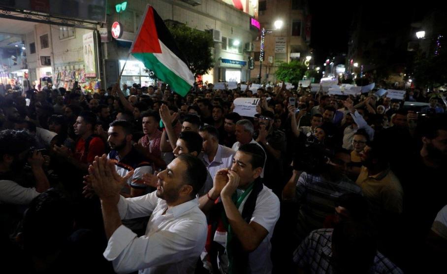 الشعبية تطالب باستمرار الضغط على السلطة لرفع العقوبات عن غزة