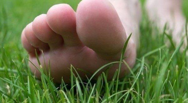 ما أسباب انحراف إبهام القدم وكيف تصححها؟