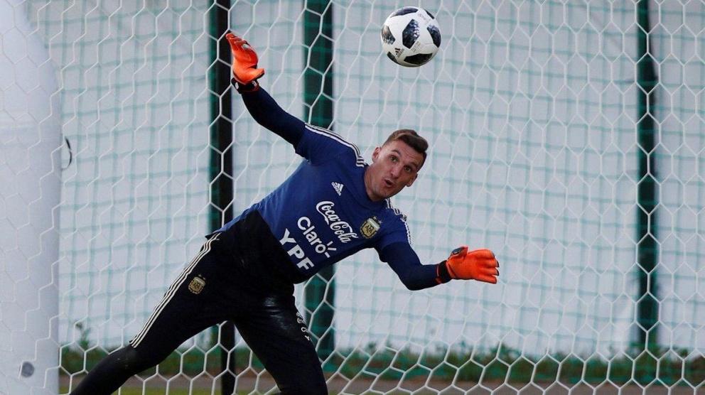 كاباييرو ونجم الأرجنتين خارج التشكيل المتوقع أمام نيجيريا