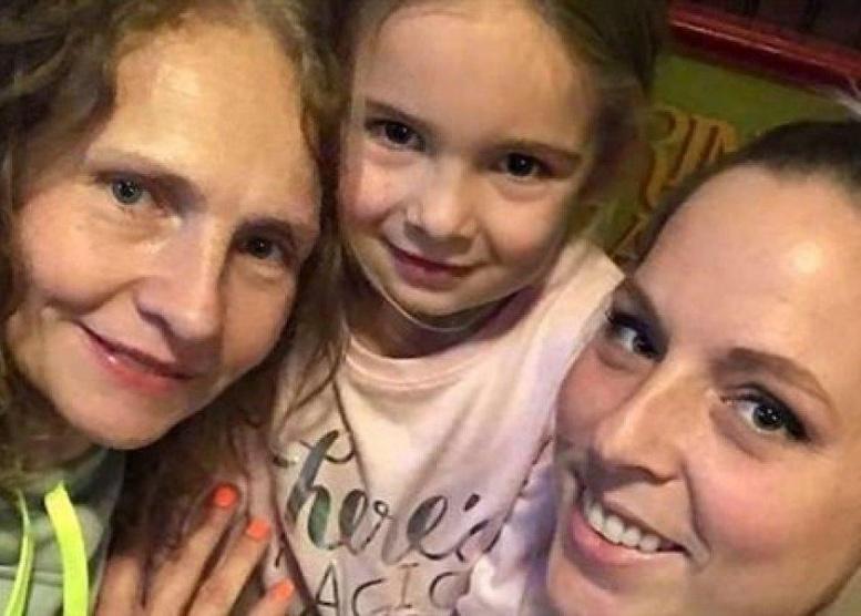 سيدة تكتشف أن جارتها الجديدة هي أختها المفقودة!