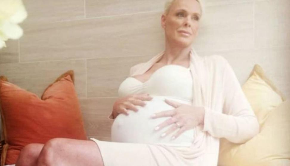 ممثلة دنماركية تنجب في عمر 54 عاما