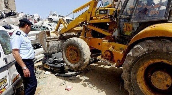 الشرطة تتلف 150 مركبة غير قانونية وتقبض على 33 مطلوبا في الخليل