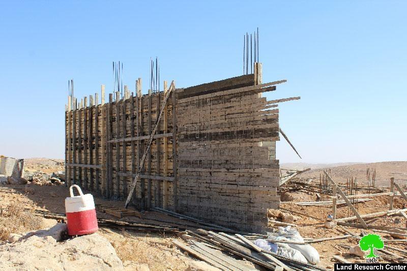 اخطار بوقف بناء منزل شرق يطا