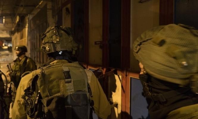 الاحتلال يعتقل 17 مواطنا بينهم سيدتان و3 أطفال من الضفة