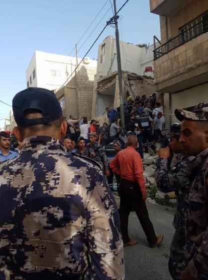 5 ضحايا من نابلس بانهيار بناية بالأردن