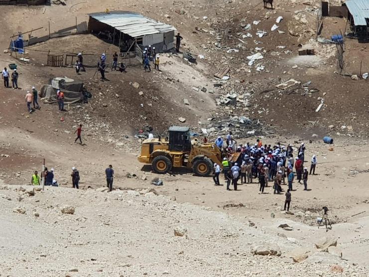 محافظ القدس يحذر من ارتكاب 